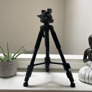 20”-55” extendable Tri-Pod